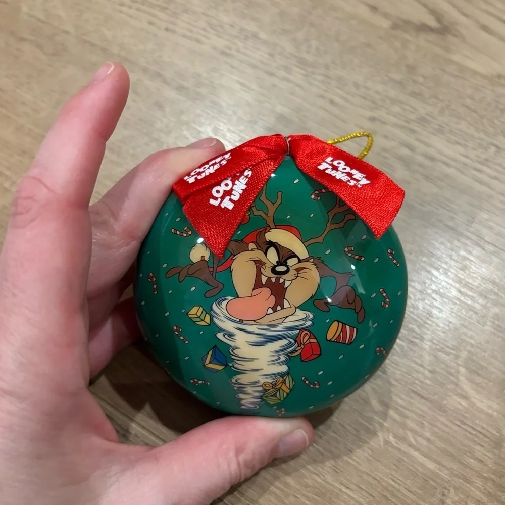 Warner Brothers Looney Tunes Christmas ornament Tasmanian Devil (Taz)